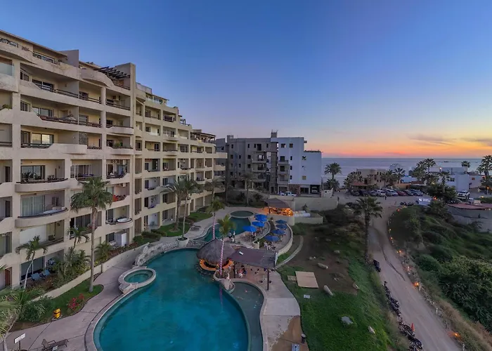 Stunning 2 Bedroom With Ocean Views & Jacuzzi By The Apartment